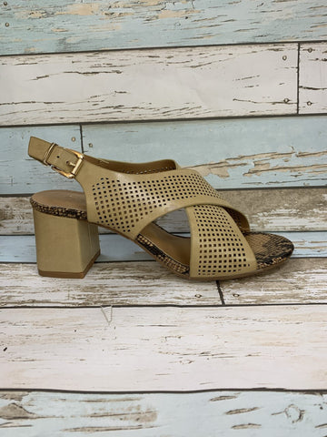 Cut out detail sandal - beige